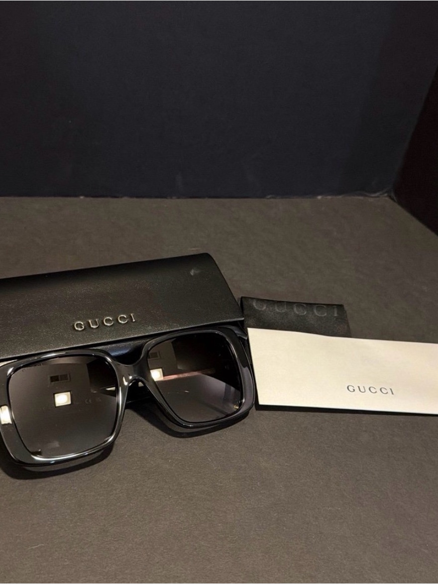 Gucci Black Gloss Square Sunglasses With Dark Lenses